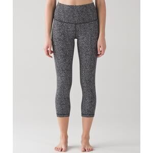Lululemon Wunder Under Crop (Hi-Rise) 21" Size 6